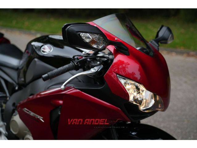 honda - cbr-1000-rr-fireblade