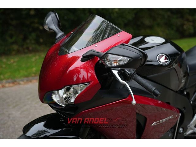 honda - cbr-1000-rr-fireblade