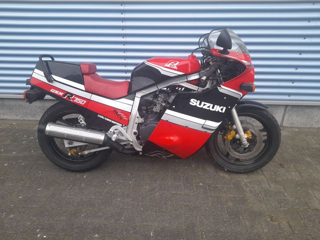suzuki - gsx-r-750
