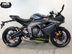 TRIUMPH DAYTONA 660