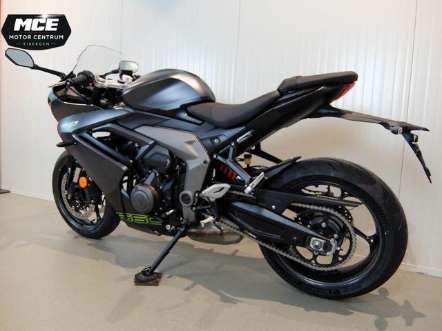 triumph - daytona-660