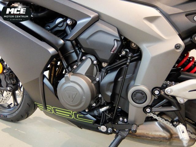 triumph - daytona-660