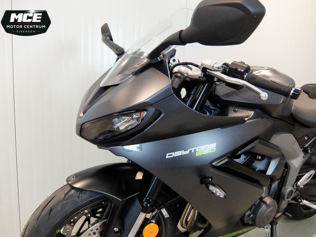 triumph - daytona-660