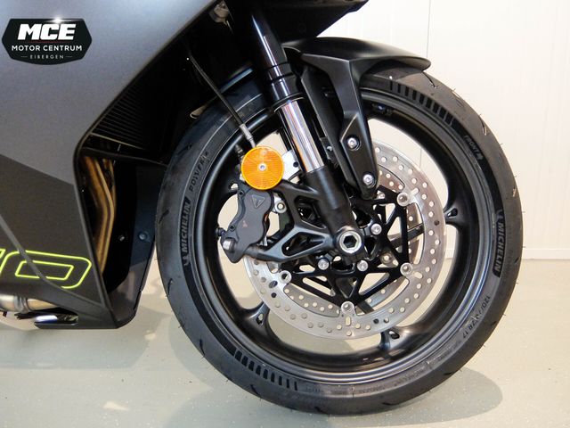 triumph - daytona-660