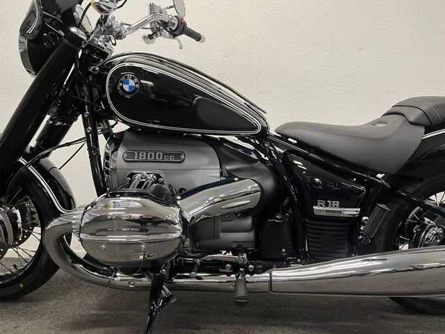 bmw - r-18