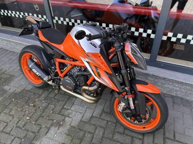 ktm - 1290-super-duke-r