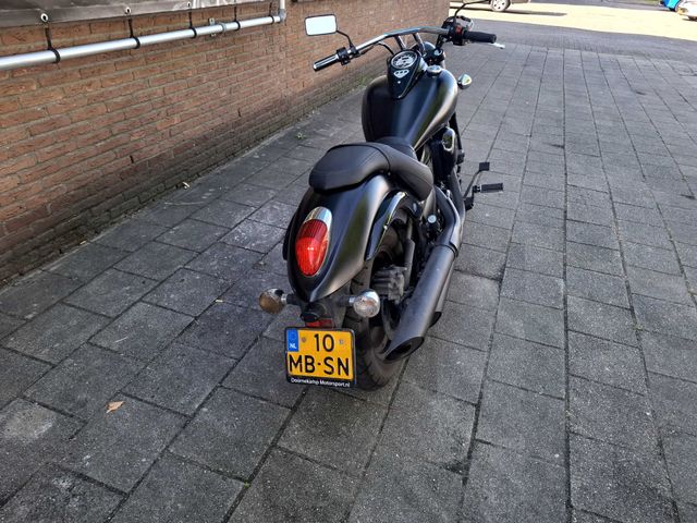 kawasaki - vn-900-custom