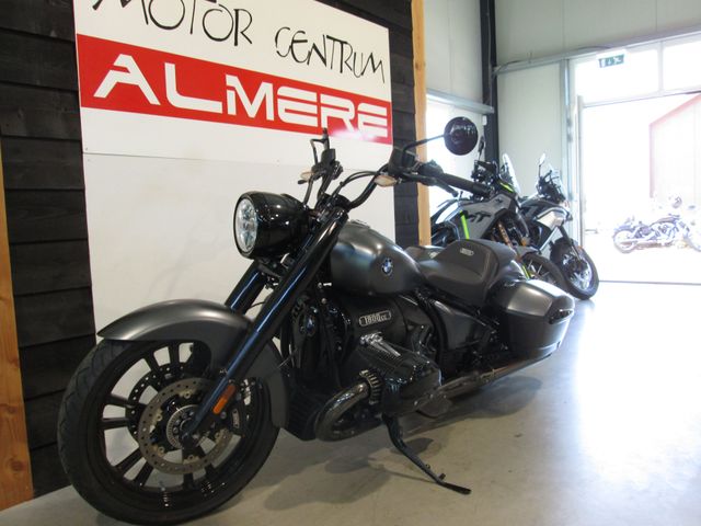 bmw - r-18-rocktane