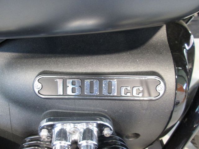 bmw - r-18-rocktane