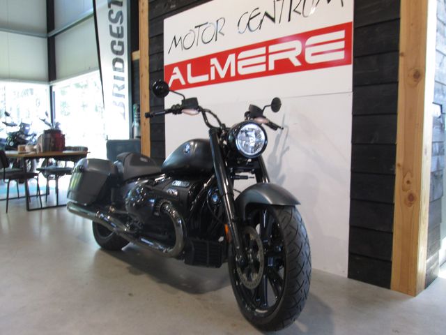 bmw - r-18-rocktane