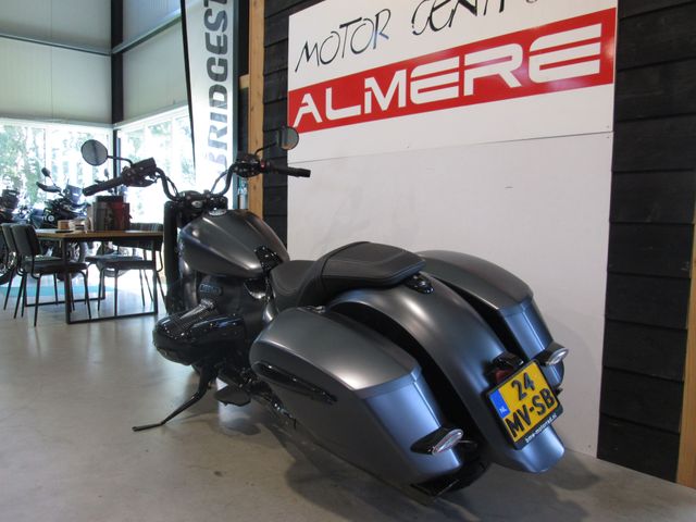 bmw - r-18-rocktane