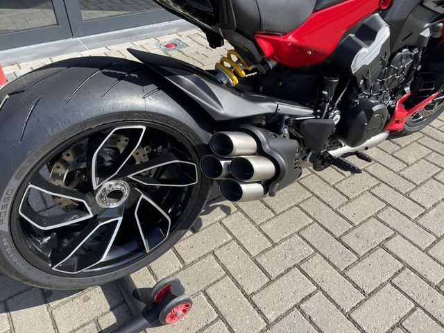 ducati - diavel-v4