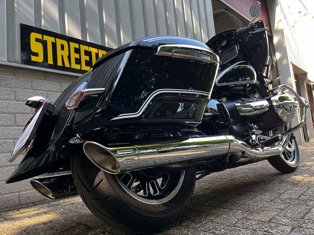 bmw - r-18-b