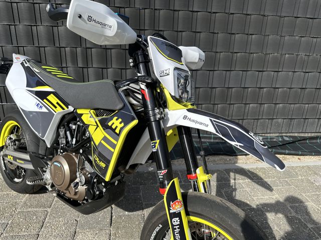 husqvarna - 701-supermoto