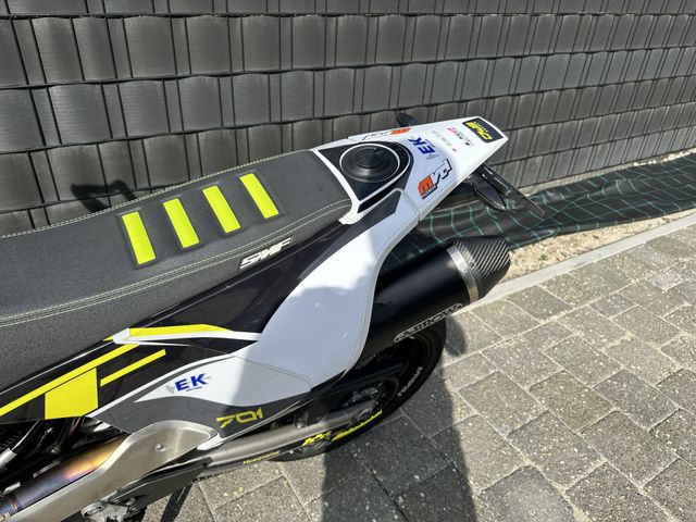 husqvarna - 701-supermoto