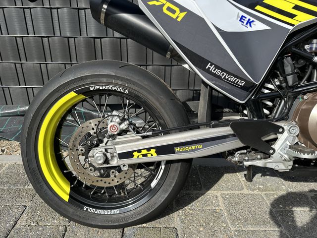 husqvarna - 701-supermoto