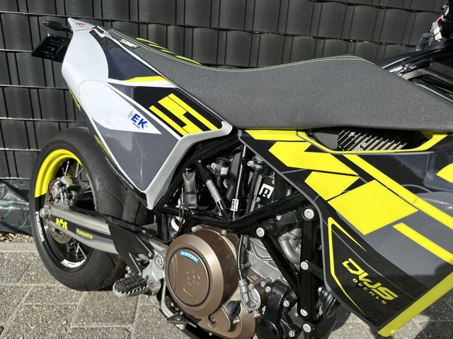 husqvarna - 701-supermoto