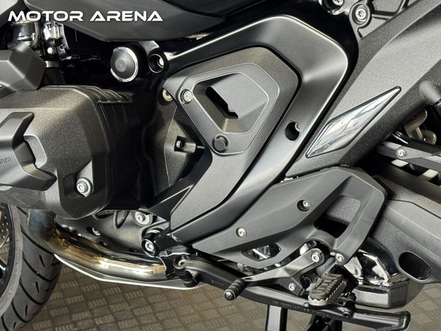 bmw - r-1300-gs-triple-black