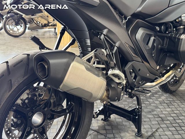 bmw - r-1300-gs-triple-black