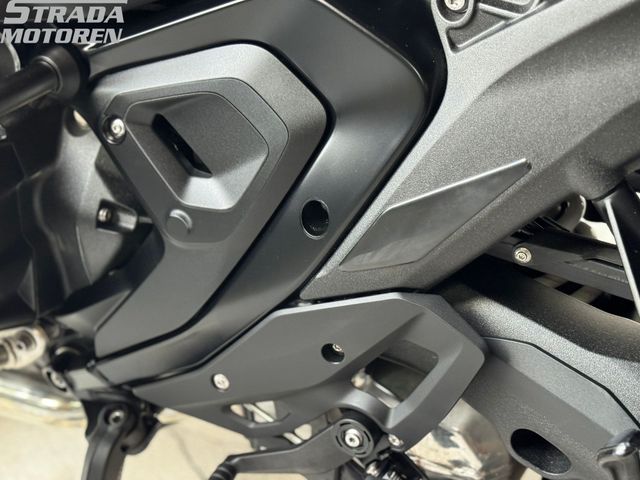 bmw - r-1300-gs-triple-black