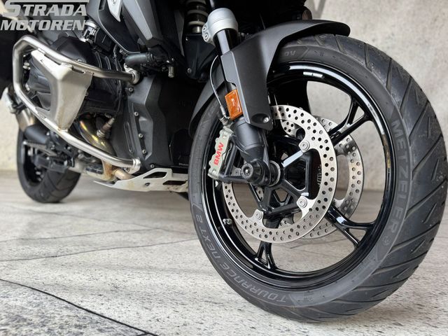 bmw - r-1300-gs-triple-black