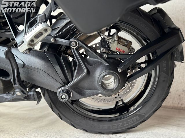 bmw - r-1300-gs-triple-black