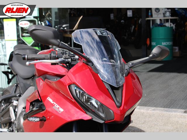 triumph - daytona-660