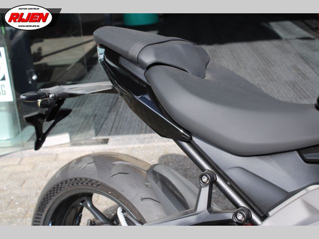 triumph - daytona-660