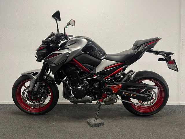 kawasaki - z900