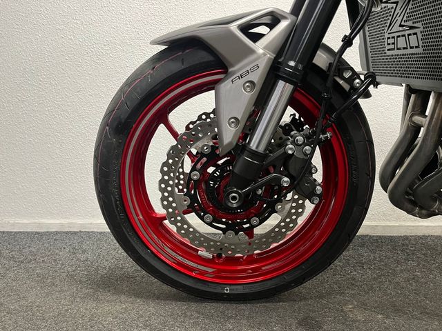 kawasaki - z900