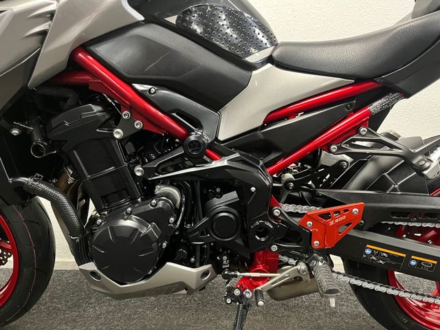kawasaki - z900