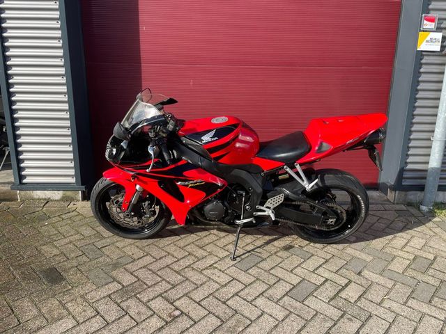 honda - cbr-1000-rr-fireblade