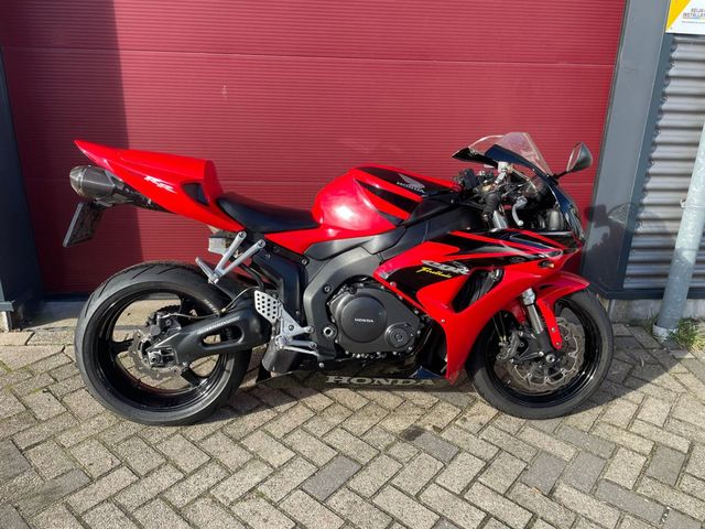 honda - cbr-1000-rr-fireblade