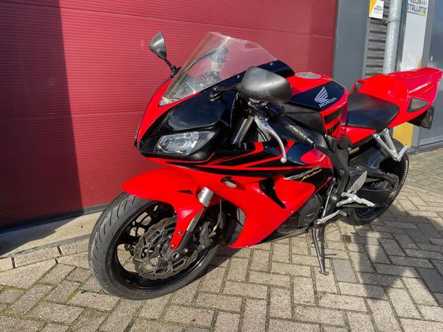 honda - cbr-1000-rr-fireblade