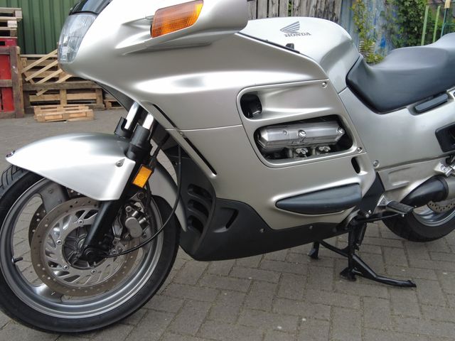 honda - st-1100-pan-european