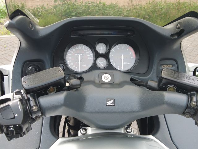 honda - st-1100-pan-european