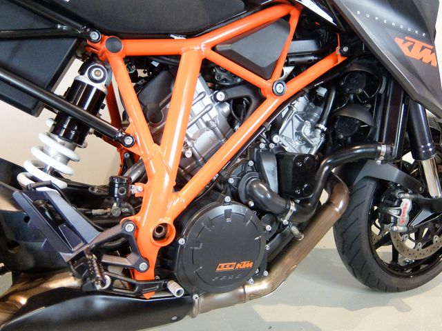 ktm - 1290-super-duke-r