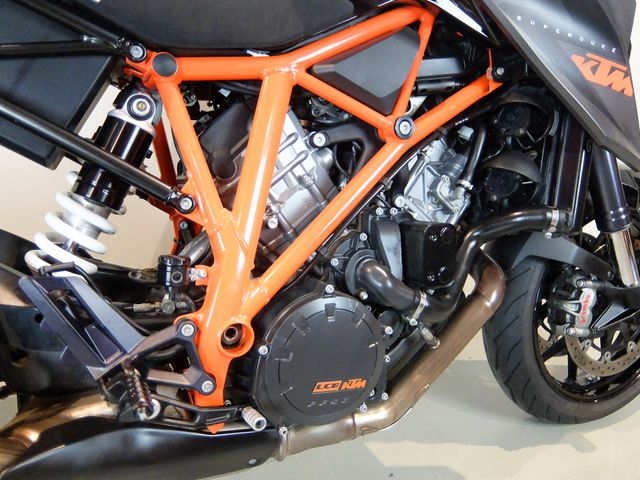 ktm - 1290-super-duke-r