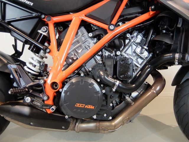 ktm - 1290-super-duke-r