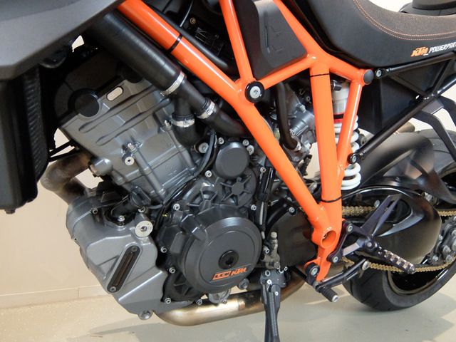 ktm - 1290-super-duke-r
