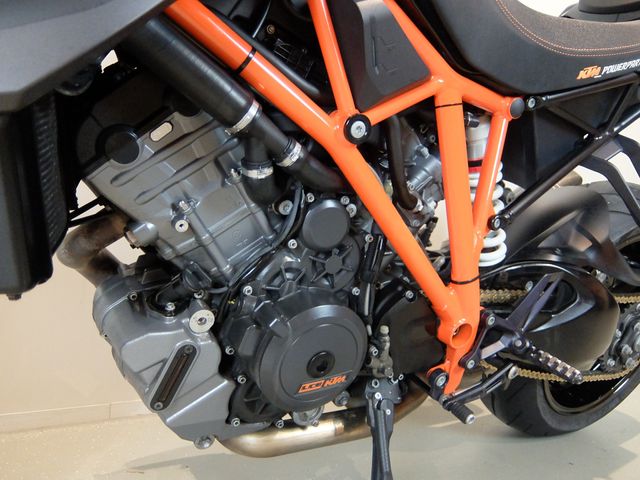 ktm - 1290-super-duke-r