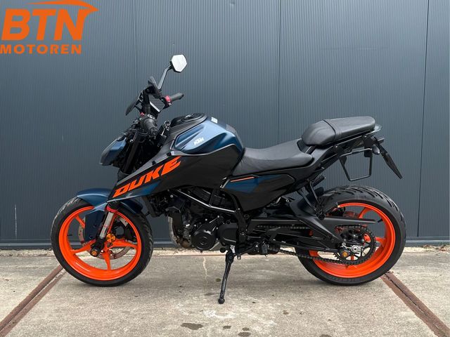 ktm - 125-duke