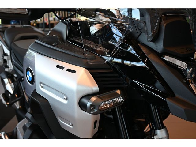bmw - r-1300-gs-adventure-triple-black
