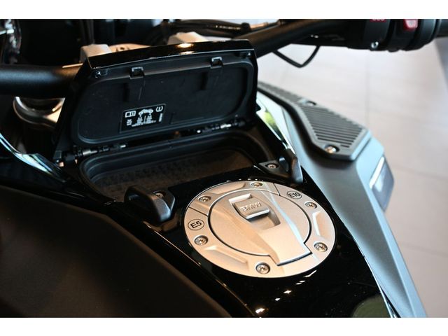 bmw - r-1300-gs-adventure-triple-black