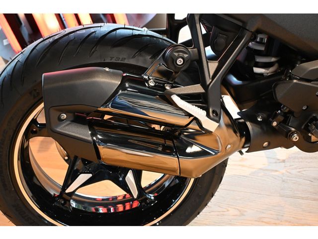 bmw - r-1300-r