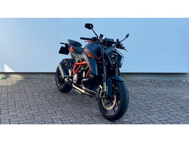 ktm - 1390-super-duke-r