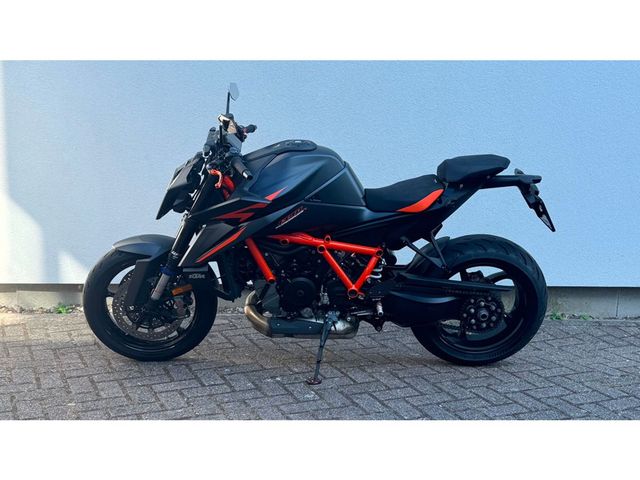 ktm - 1390-super-duke-r