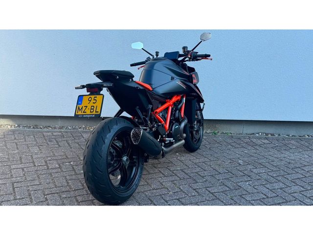 ktm - 1390-super-duke-r