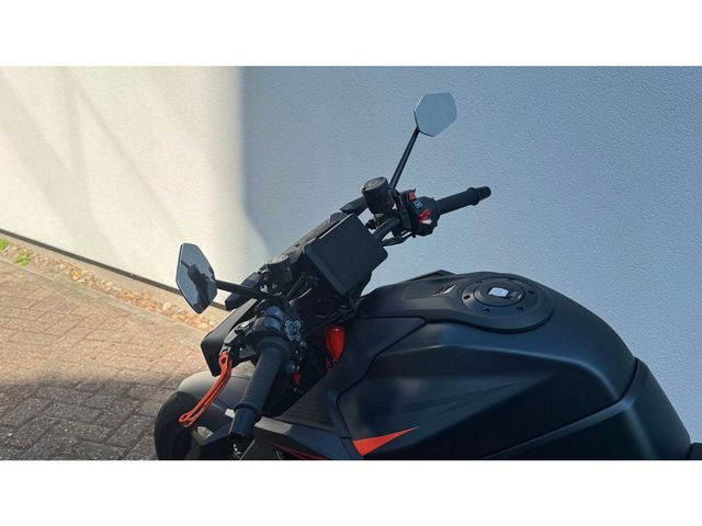 ktm - 1390-super-duke-r