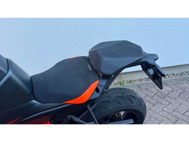 ktm - 1390-super-duke-r